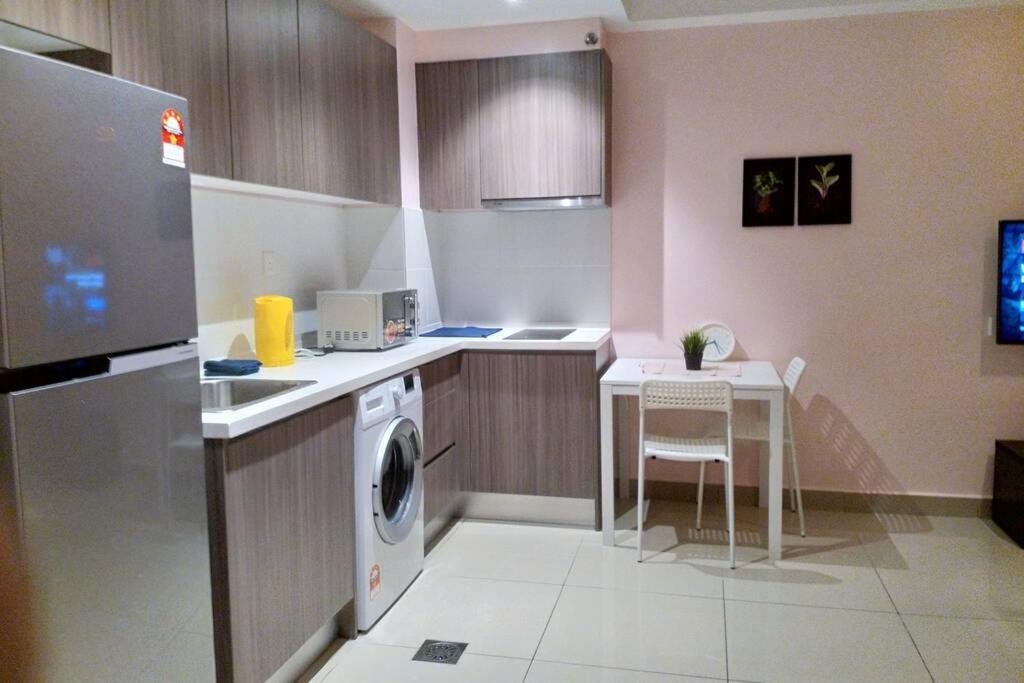 Hb1512- Hyve Studio Unit, Lake View, Cyberjaya, Free Wi-Fi, Free Parking, Netflix,Pool, 3038 Exterior photo
