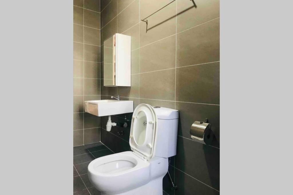 Hb1512- Hyve Studio Unit, Lake View, Cyberjaya, Free Wi-Fi, Free Parking, Netflix,Pool, 3038 Exterior photo